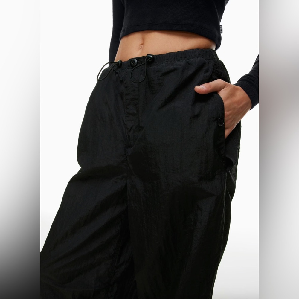 Women’s Aritzia TNA Aviator Parachute Pants in Black Size XS Retails: $98 - Picture 5 of 6